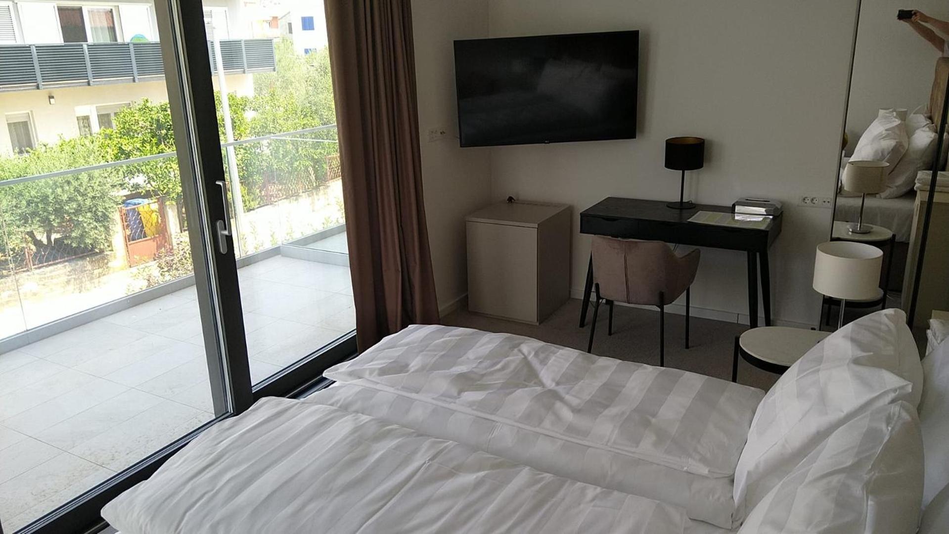 Hotel Oscar Каштела Экстерьер фото