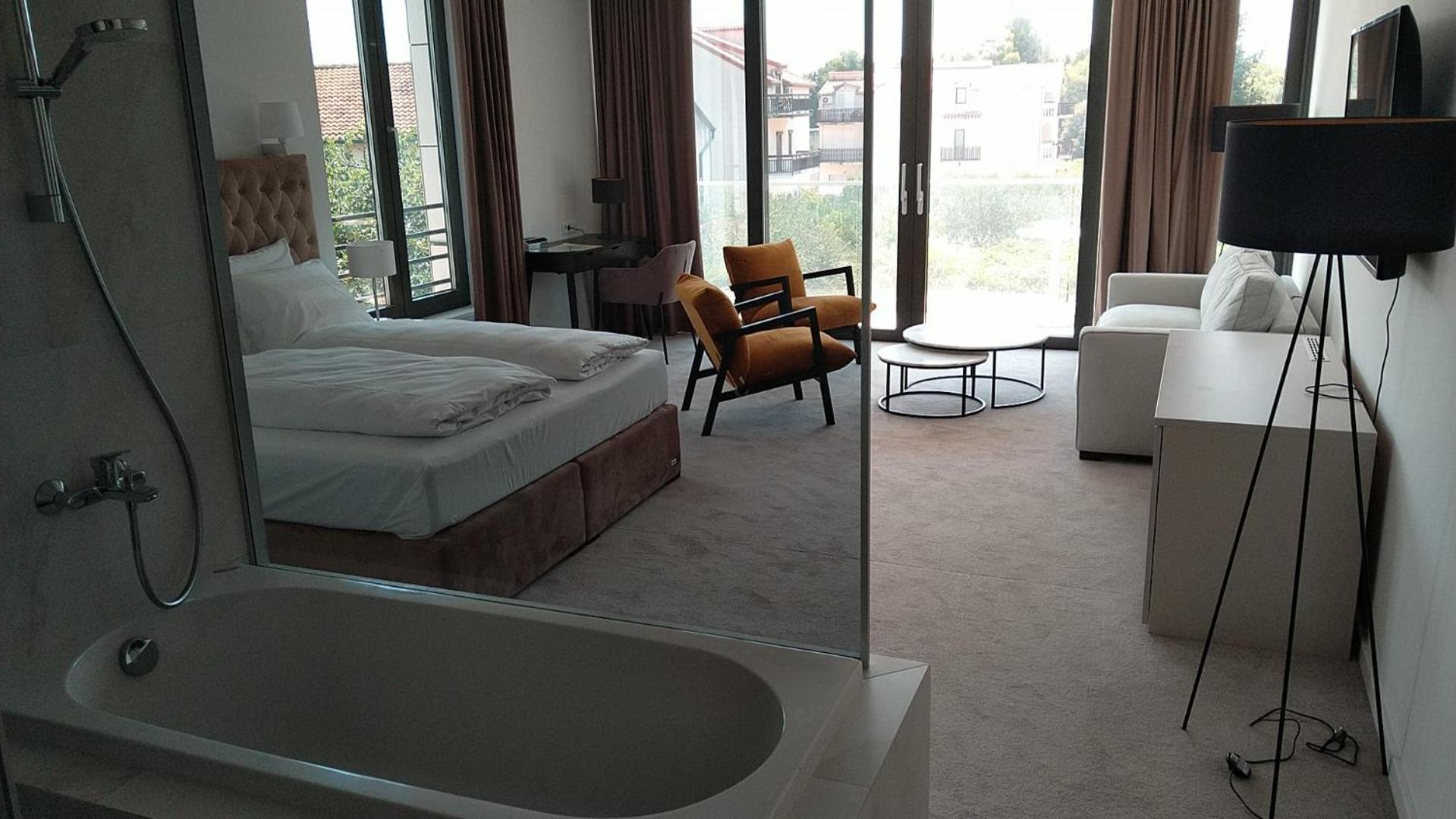 Hotel Oscar Каштела Экстерьер фото